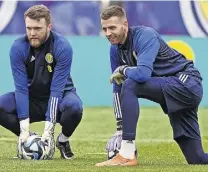  ?? ?? gloVe RiValS Keepers Zander Clark, left, and Angus Gunn