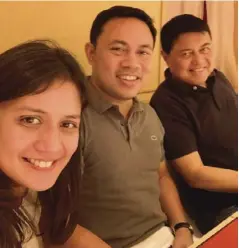  ?? ?? Camille, Mark and former Senate President Manny Villar