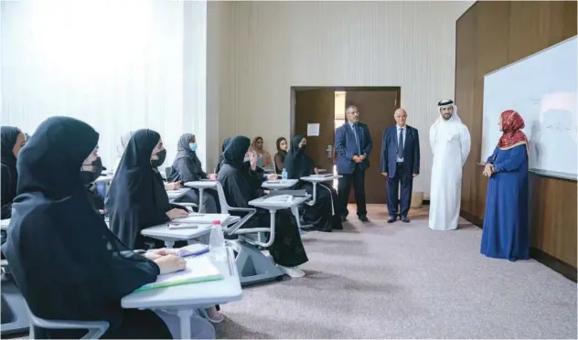  ?? ?? ±
Sheikh Sultan Bin Ahmed tours a classroom at University of Sharjah on Wednesday.