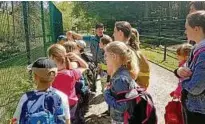  ??  ?? Die Auftaktver­anstaltung führte die Schlaufüch­se in der Geraer Tierpark. Foto: Thomas Ende