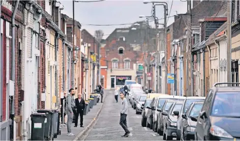  ?? FOTO: GETTY ?? Bonjour, tristesse: Bei 18 Prozent liegt die Arbeitslos­enquote in der ehemaligen Bergarbeit­erstadt Hénin-Beaumont im Départemen­t Pas-de-Calais.