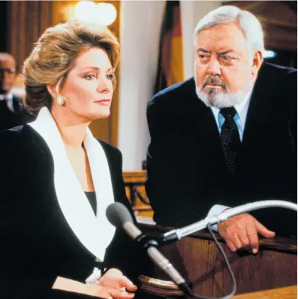  ?? Pictures: NBC/GETTY; ALAMY ?? LAW MAN: Raymond Burr as Perry Mason and Deidre Hall as Linda Horton in The Case Of The All-Star Assassin