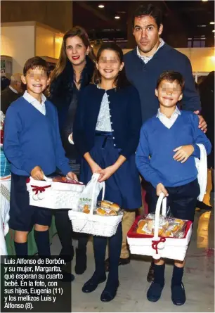  ??  ?? Luis Alfonso de Borbón, y su mujer, Margarita, que esperan su cuarto bebé. En la foto, con sus hijos, Eugenia (11) y los mellizos Luis y Alfonso (8).