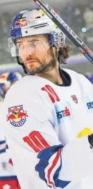  ?? ?? Vier Jahre lang lief der Vorarlberg­er für Salzburg auf
Der Center wurde 2009 gemeinsam mit dem jetzigen Trainer Kirk Furey (Nummer 25) erstmals Meister
