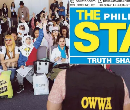  ?? REUTERS ?? Filipina workers who were repatriate­d from Kuwait take part in a dialogue with an OWWA officer at the NAIA yesterday.