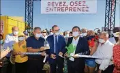  ??  ?? Le nouveau préfet du Var Evence Richard (au centre) a fait le déplacemen­t pour l’occasion et a coupé le ruban aux côtés de François de Canson (à droite )et Patrice Bégay (à gauche).