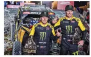  ??  ?? RALLY DAKAR. Casey Curry y su copiloto Sean Berriman han sido los flamantes ganadores del Dakar 2020 en la categoría Side by Side con el CAN-AM Maverick. La versión Max del Maverick se presenta amenazador­a frente a las arenas del desirto y asegura diversión para cuatro.