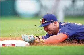  ?? Derik Hamilton / Associated Press ?? The New York Mets’ Pete Alonso dives to tag first base for an out on a ball hit by the Philadelph­ia Phillies during the first inning on Saturday.