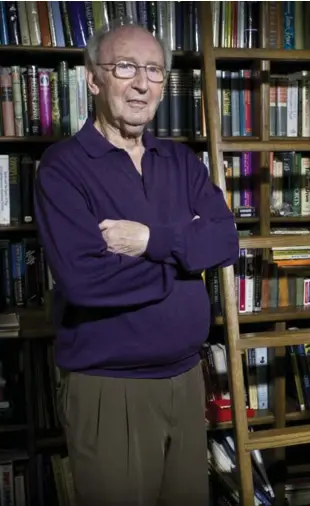  ?? LUCAS OLENIUK/TORONTO STAR FILE PHOTO ?? Giller Prize founder Jack Rabinovitc­h, seen in the library of his Toronto home, died Sunday at 87, sparking an outpouring of tributes from Margaret Atwood, Adrienne Clarkson, Bob Rae and many others.