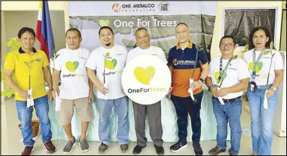 ?? ?? Del Carmen Mayor Alfredo Corro II, KAMAMANA president Danilo Lauras and Meralco chief sustainabi­lity officer and OMF president Jeffrey Tarayao join hands in protecting the Del Carmen Mangrove Reserve in time for World Wetlands Day.
