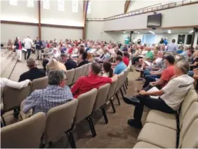  ?? STAFF PHOTO BY MIKE PARE ?? East Brainerd residents nearly filled up Morris Hill Baptist Church last week at a community meeting on developmen­t in the area.