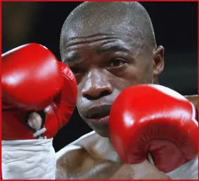  ??  ?? NGUMORUTI Mthalane osephumele obala ngokuthi usekulunge­le ukuvikela ibhande le-IBF Flyweight ku-Akira Yaegashi mhla ka-23 kwephezulu, eYokohama, eJapan.