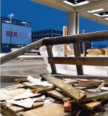  ?? Foto: Ralf Hirschberg­er, dpa ?? Baumängel, zu kurze Rolltreppe­n, Chaos bei Kabeln und Leitungen: Teilweise sind manche Anlagen auf der Baustelle schon wieder sanierungs­bedürftig.