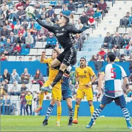  ?? FOTO: PEP MORATA ?? Ezkieta, en su etapa como arlequinad­o, contra el Barça B