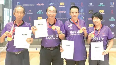  ??  ?? The gold medal winners at the 25th World Chinese Badminton Federation Championsh­ips (from second left) Zaini, Anthony, Lee and Michele.