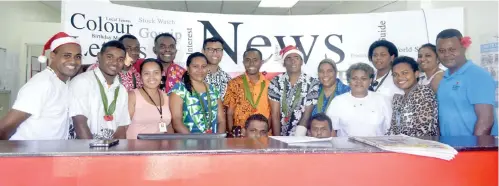  ?? Photo: Arishma Devi-Narayan ?? The Fiji Sun team with members of the Warwick Fiji and the Naviti Resort at the Fiji Sun office in Nadi yesterday.