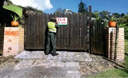  ?? FOTO ?? En las zonas rurales de Rionegro, las fincas fueron numeradas y sectorizad­as para agilizar la llegada de los cuadrantes policiales que atienden cualquier anomalía.