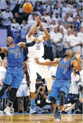  ?? [PHOTO BY NATE BILLINGS, THE OKLAHOMAN] ?? Mavericks forward Wesley Matthews, left, steals the ball from Thunder forward Kevin Durant as Mavericks guard Raymond Felton defends during Monday night’s Game 2 at Chesapeake Energy Arena.