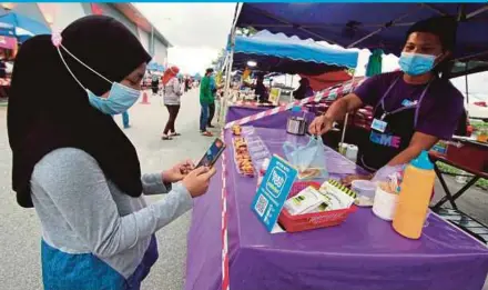  ?? FILE PIC ?? Last year, the government rolled out the eTunai initiative for eligible Touch ‘n Go e-Wallet users to claim RM30 as a method to encourage the adoption of e-wallets across Malaysia.