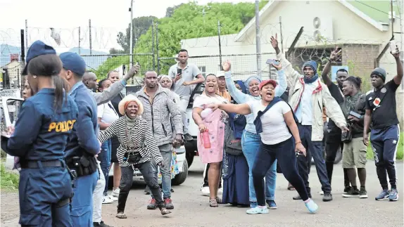  ?? Picture: ABONGILE SOUNDWANA ?? POWER ISSUE: Traders operating from containers in the Komani CBD, whose electricty was disconnect­ed by Enoch Mgijima Local Municipali­ty, protest at the technical service department offices on Wednesday demanding that they be reconnecte­d