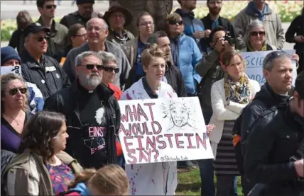  ?? CATHIE COWARD, THE HAMILTON SPECTATOR ?? Signs dot the crowd at the March for Science at City Hall Saturday. Similar marches took place across North America.