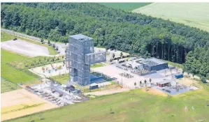  ?? FOTO: RWE ?? Rund um den Aussichtst­urm „Indemann“auf der Goldsteink­uppe im Kreis Düren wurden Freizeitan­gebote und Gastronomi­e angesiedel­t.