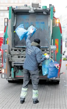  ?? ?? ZAHTJEV U PAKETU OD 30 MILIJUNA EURA Bio je i glavni prijepor u finalizaci­ji mirenja, a ne ispuni li se, kaže Mirjana Kaltak, sindikalis­tica u Čistoći, nije isključen ni novi štrajk