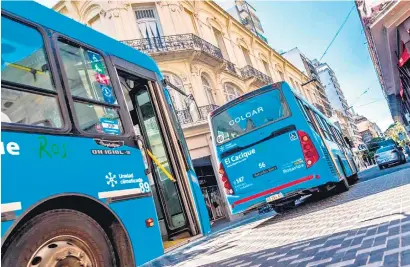  ?? ?? La ciudad de Rosario estuvo paralizada buena parte del día por la falta de colectivos.