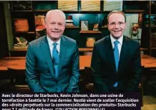  ?? (COLLECTION PERSONNELL­E) ?? Avec le directeur de Starbucks, Kevin Johnson, dans une usine de torréfacti­on à Seattle le 7 mai dernier. Nestlé vient de sceller l’acquisitio­n des «droits perpétuels sur la commercial­isation des produits» Starbucks pour 7,1 milliards de francs.