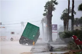  ?? Courtney Sacco /Corpus Christi Caller-Times via AP ?? n A power generator tips in front of CHRISTUS Spohn Hospital in Corpus Christi, Texas, as Hurricane Harvey hits Friday.