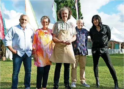  ?? ?? Above, Giuseppe with judges and presenters Paul Hollywood, Prue Leith, Matt Lucas and Noel Fielding; below with fellow finalists Chigs and Crystelle