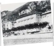  ??  ?? Bianco e nero La struttura in una foto d’epoca. Il primo Casinò Municipale di Campione fu fondato nel 1917. Rimase aperto solo due anni e riaprì nel 1933