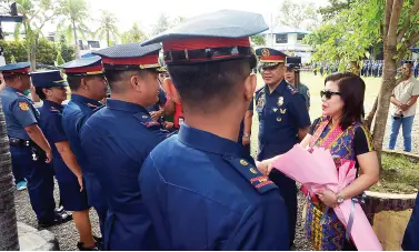  ?? BING GONZALES ?? CITY Administra­tor Zuleika Lopez meets the officers of the Davao City Police Office who welcomed her at the parade grounds of the city police headquarte­rs to grace the Philippine National Police’s 29th founding anniversar­y on Thursday.