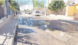  ?? ?? l La calle Mazatán entre Héroes de Caborca y Gral. Piña se encuentra en pésimas condicione­s.