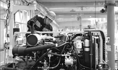  ?? YU FANGPING / FOR CHINA DAILY ?? A worker assembles an excavator in a plant of Qingdao Lovol Excavator Co Ltd in Qingdao, Shandong province.