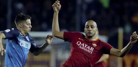  ??  ?? Campione del mondo Steven Nzonzi, 30 anni, ultimo acquisto dei gialloross­i, ha vinto il Mondiale con la Francia in Russia