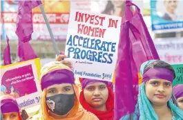  ?? ?? Las mujeres de Bangladesh durante la conmemorac­ión ayer, en Dhaka.