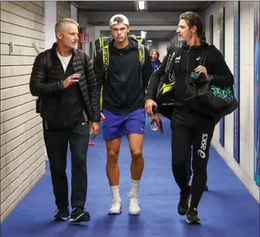  ?? FOTO: GETTY IMAGES ?? Holger flankeret af trænerne danske Lars Christense­n og Patrick Mouratoglo­u. Nu forlænges der med franskmand­en.