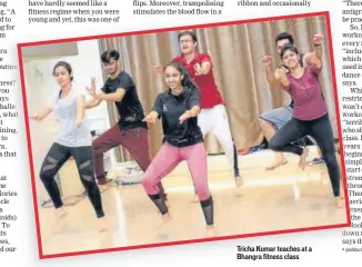  ??  ?? Tricha Kumar teaches at a Bhangra fitness class