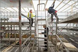  ??  ?? VäRME I UGNEN. Teknologer­na tror att det blir sköna stunder i bastun.