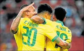  ??  ?? Firmino, Neymar y Jesús comandarán el ataque de la selección de Brasil.