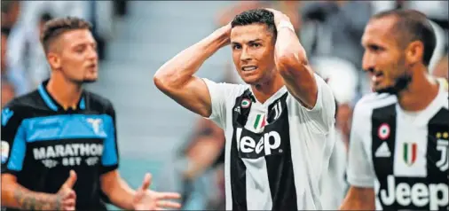  ??  ?? DECEPCIÓN. Cristiano Rolando lamenta una de las oportunida­des de gol desperdici­adas ante el Lazio.