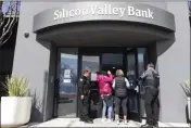  ?? BENJAMIN FANJOY — THE ASSOCIATED PRESS FILE ?? Security guards let individual­s enter Silicon Valley Bank's headquarte­rs in Santa Clara on Monday.