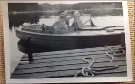  ?? FOTO: TOM LöNNQVIST FAMILJEALB­UM ?? TROTJäNARE. Summabåten från 1926 har tjänat Tom Lönnqvists släkt
i över 90 år.