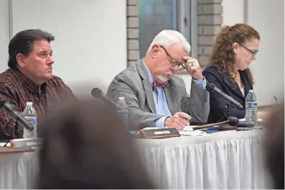  ?? PHOTOS BY CAITIE MCMEKIN/NEWS SENTINEL ?? Farragut Alderman Scott Meyer, from left, Mayor Ron Williams and Vice Mayor Louise Povlin voted Thursday to approve Advance Knox. The plan passed 3-2.