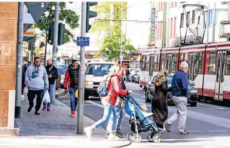  ?? FOTO: STEFAN AREND ?? Über 18.000 Menschen leben in Hochfeld auf dichtem Raum zusammen. In dem Stadtteil gibt es nun eine Häufung von Coronafäll­en.