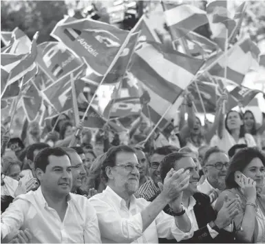  ?? Foto: Jorge Zapata, dpa ?? Schon in Jubellaune: PP-Wahlkampfa­uftritt mit Mariano Rajoy in Málaga.