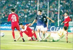  ?? SRENG MENG SRUN ?? Cambodia’s U17s were unable to score against the Philippine­s in their AFC U19 Championsh­ip 2018 qualifier on Saturday.