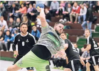  ?? RP-FOTO: ARCHIV/BLAZY ?? Kreisläufe­r Stephan Verholen muss zum Auftakt aus berufliche­n Gründen passen.