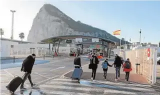  ?? REUTERS ?? Acceso al Peñón de Gibraltar desde La Línea